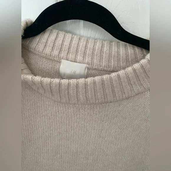H&M Knit Dress in Light Beige. Size XL. - Picture 4 of 5